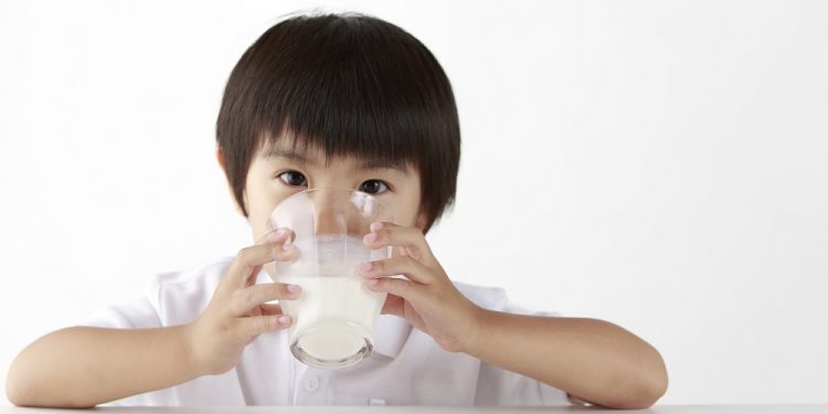 Sữa bột có tác dụng như thế nào đối với trẻ nhỏ