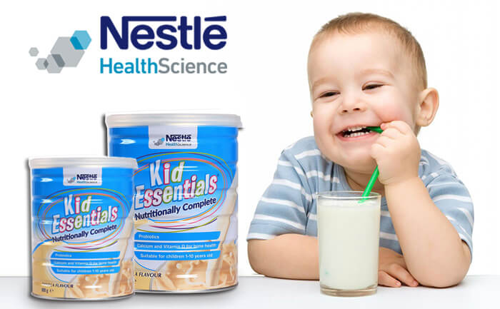 Bé uống sữa Kid Essentials