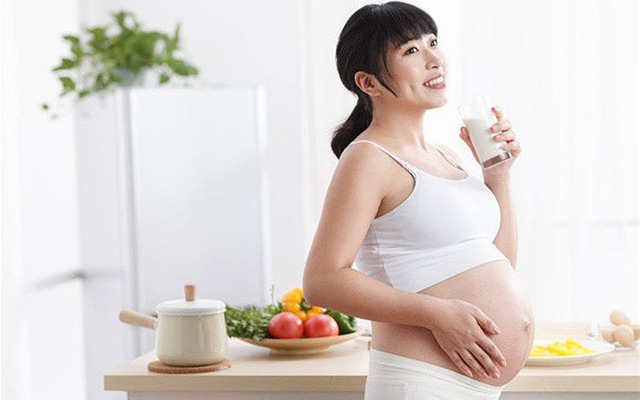 Ăn gì dễ sảy thai trong tháng đầu?