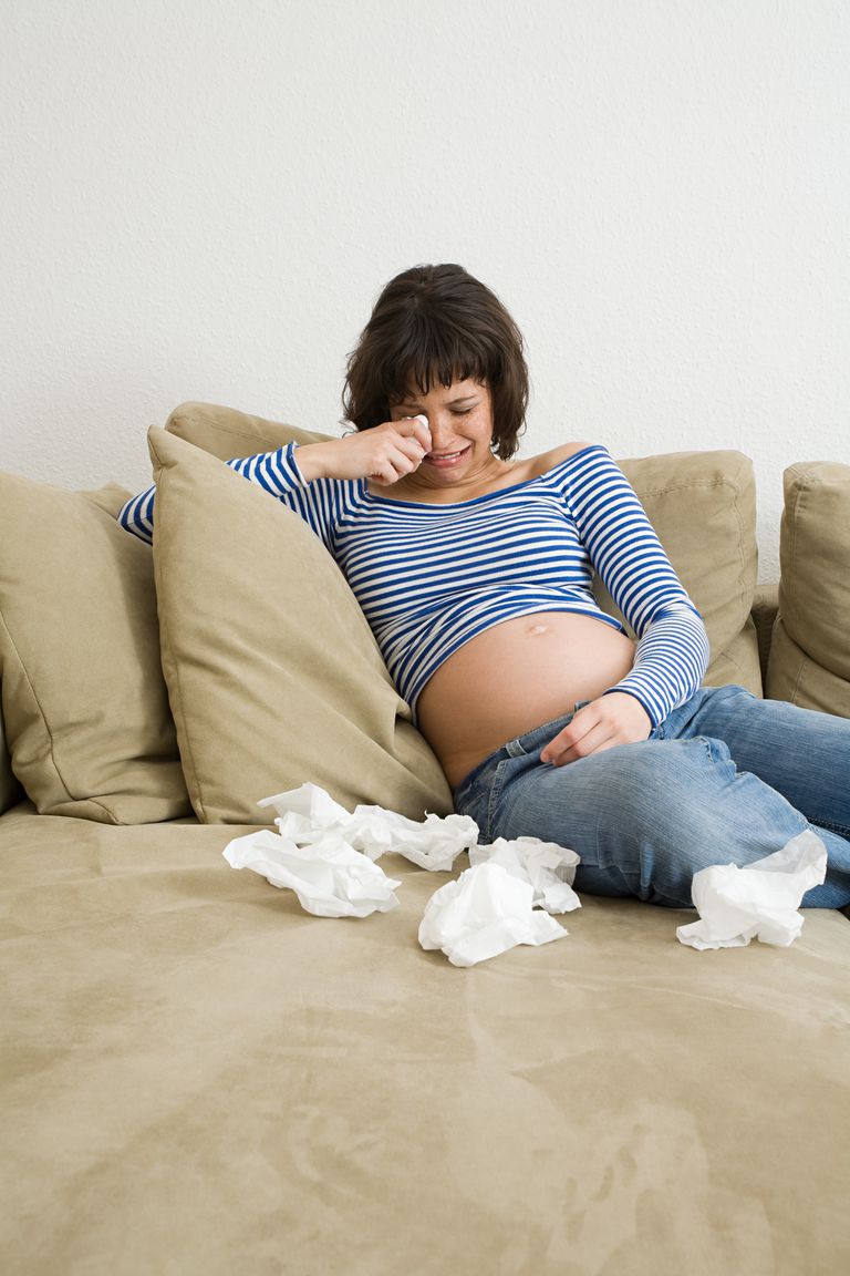 Mẹ bầu khóc trong 3 tháng đầu có ảnh hưởng gì đến thai nhi? Kiến ...