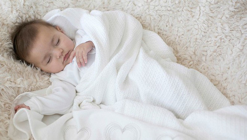 Cách giữ ấm cho trẻ sơ sinh vào mùa đông giúp bé có sức khỏe tốt