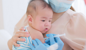 Lịch tiêm chủng cho trẻ sơ sinh: Hướng dẫn chi tiết cho mẹ