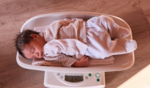 Bảng cân nặng trẻ sơ sinh: Cách đánh giá và phát hiện tình trạng thiếu cân
